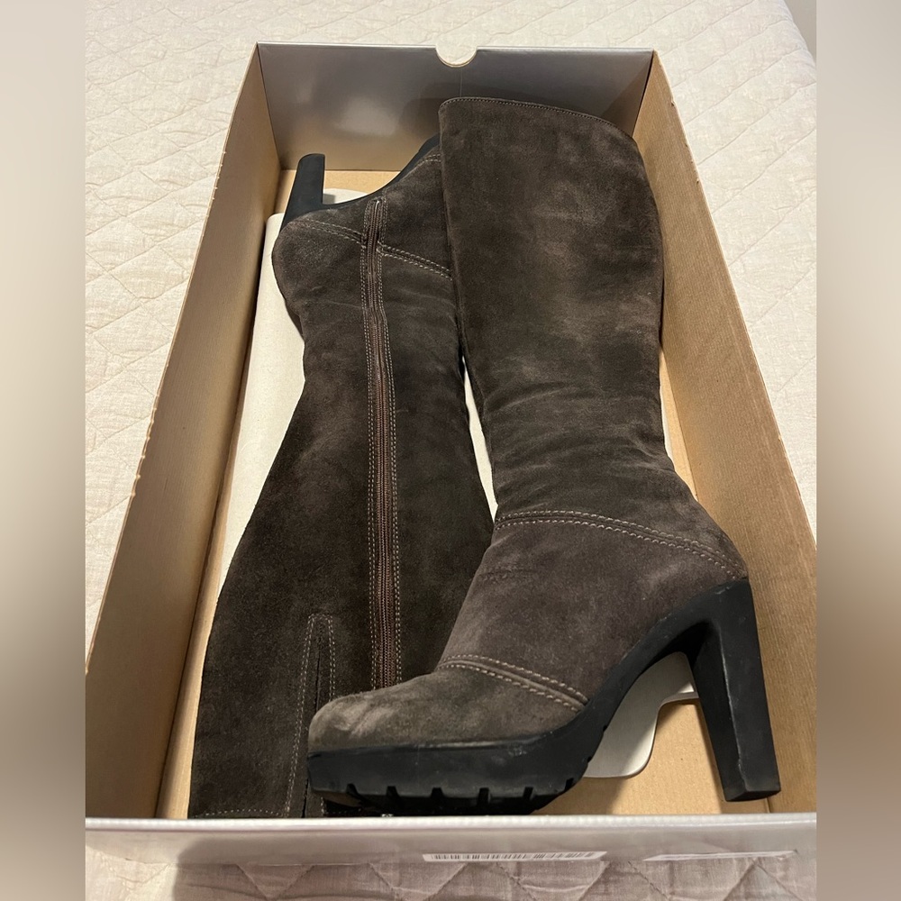 La Canadienne Martine Boot. Size 6.